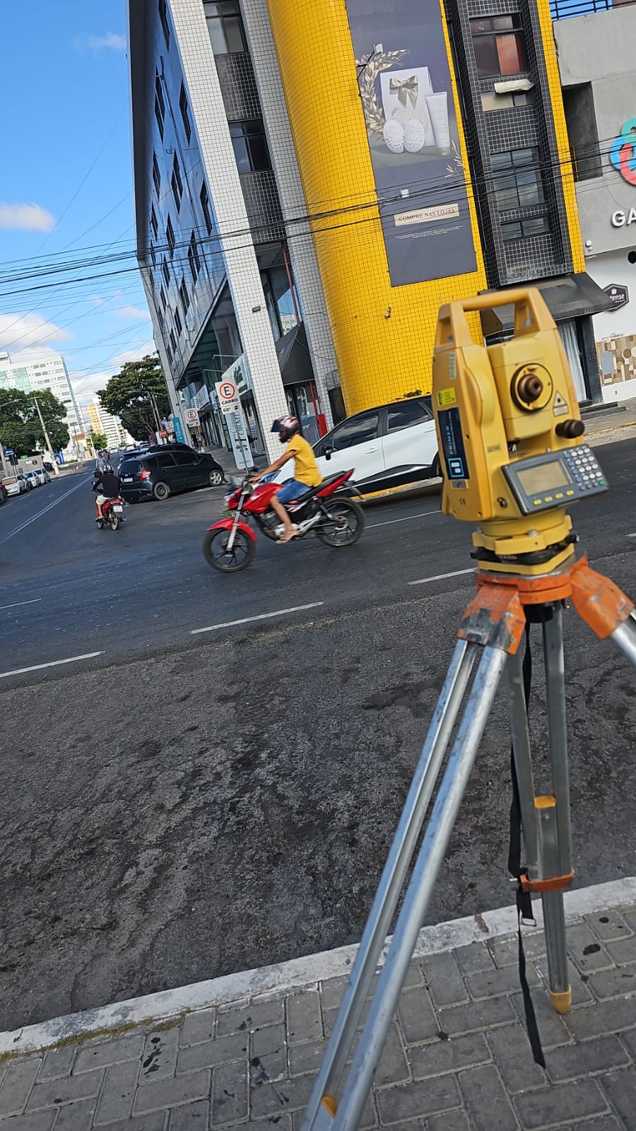 Levantamento urbano detalhado de terrenos e áreas urbanas com precisão topográfica.